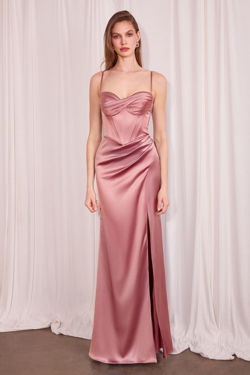 Robe Ajustée Encolure En Cœur Et Fines Bretelles